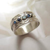 Anel Prateado com Pedras Azul Inlaid