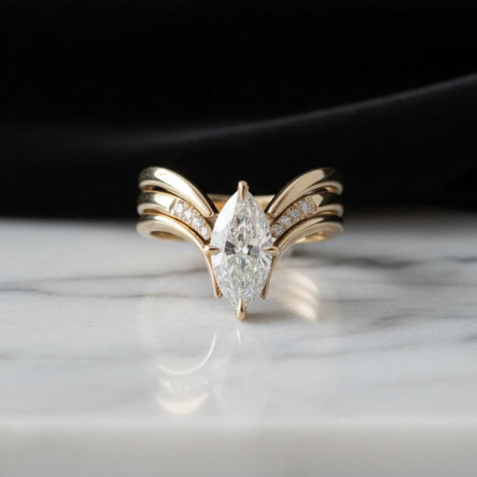 Anel Dourado Drop Crown